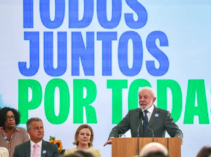 Lula defende que luta contra feminicídio deve ser sobretudo dos homens