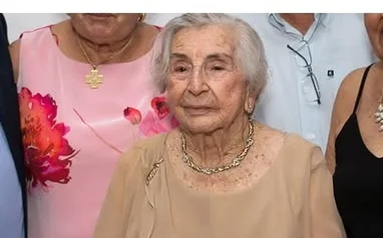 Aos 107 anos, morre 'Dona Xanda', matriarca de família com tradição política em Alagoas