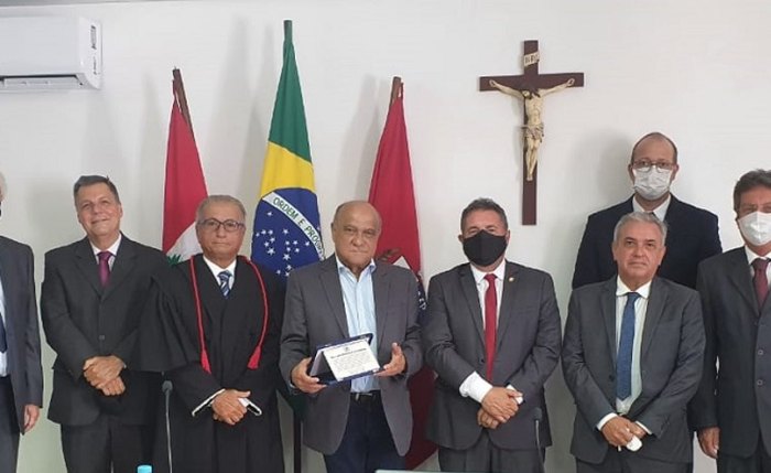 Colégio de Procuradores do MP/AL homenageia Luiz Carnaúba
