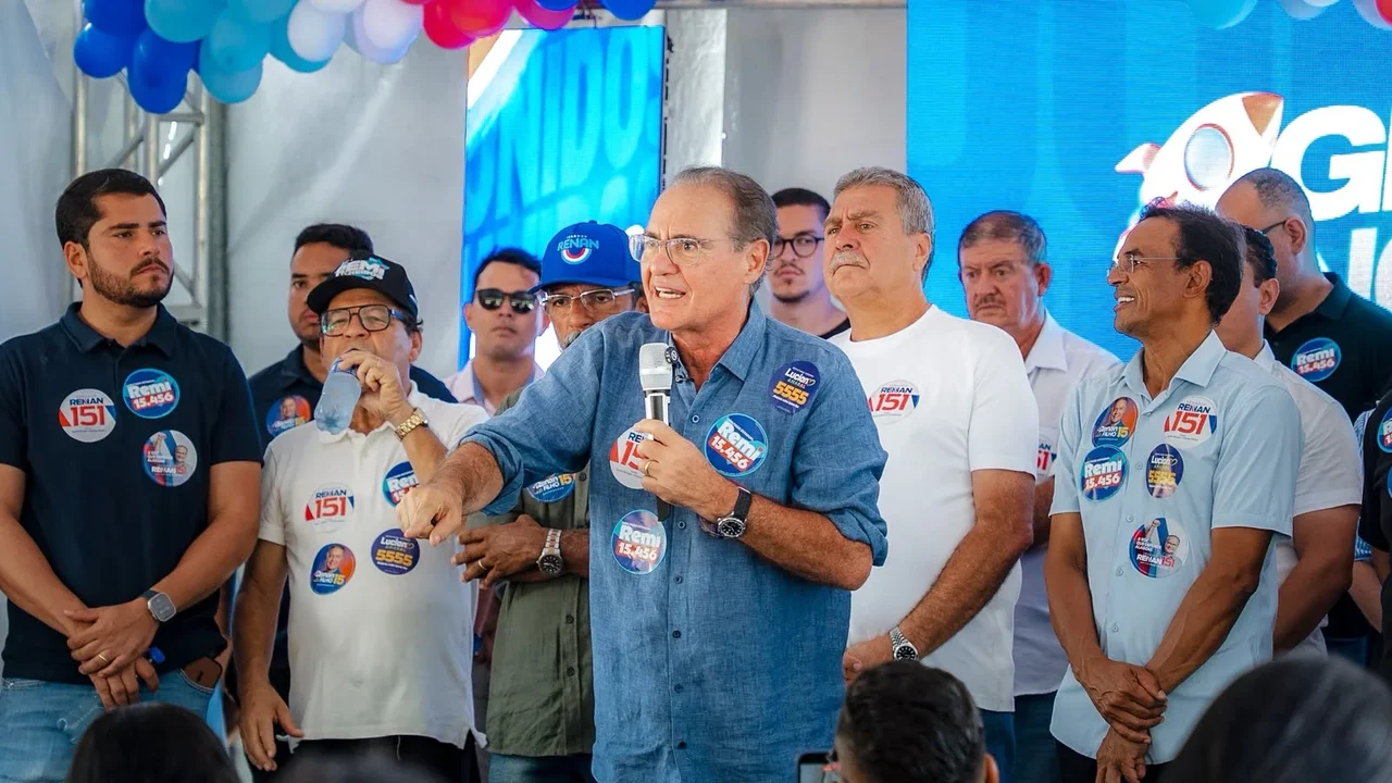 “Política se faz na rua”, diz Renan Calheiros após percorrer cinco municípios nesta terça-feira