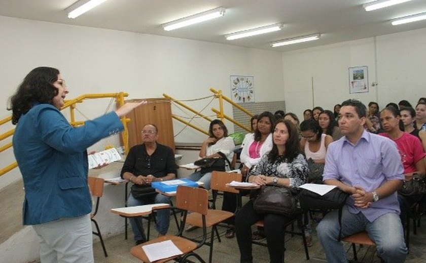 Escola Cyro Accioly inicia formação de Braile para professores da rede pública