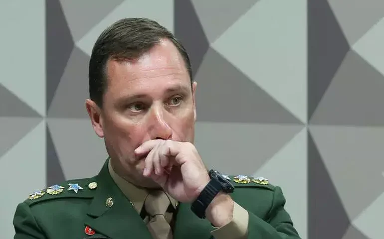 Cid tentou utilizar funcionários do governo para transportar mala com joias