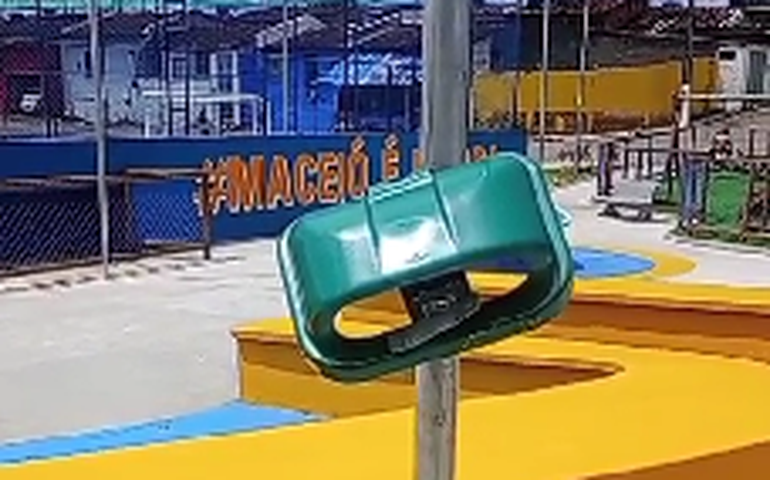 Alurb registra furto de lixeira na Praça do Carminha, no Benedito Bentes