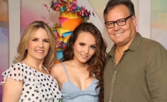 Gilberto Elias e Silvana Taques são os pais de Larissa Manoela