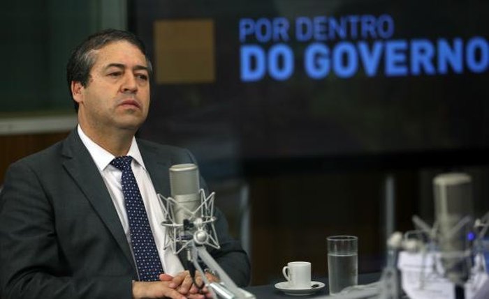 O ministro do Trabalho, Ronaldo Nogueira, concede entrevista ao programa Por Dentro do Governo, da TV NBR José Cruz/Agência Brasil