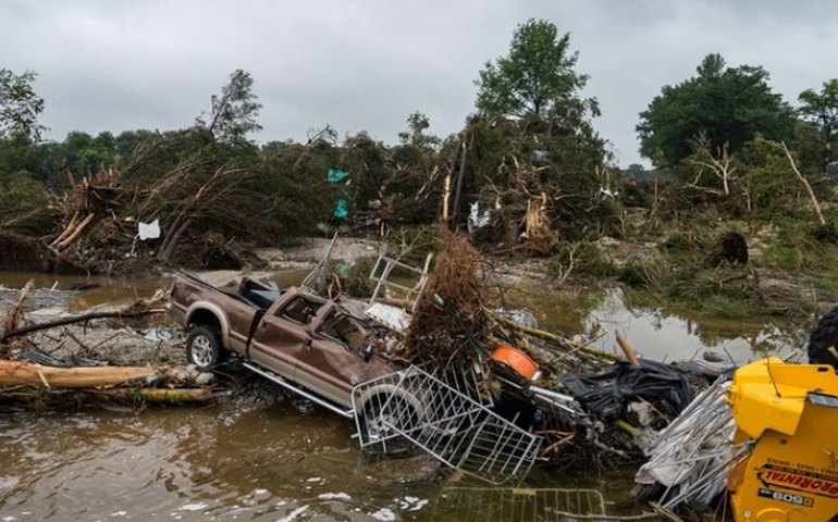 Número de mortos por enchentes no Texas passa de 100