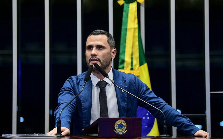 Cleitinho critica gasto com publicidade do BNDES e cobra fiscalização