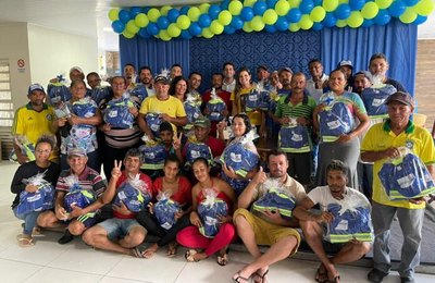  Prefeita Marcela Gomes comemora o dia do Gari com almoço e sorteio de brindes em Novo Lino