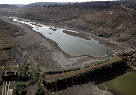 Em colapso, Barragem de Jucazinho pode romper quando recuperar o volume de água