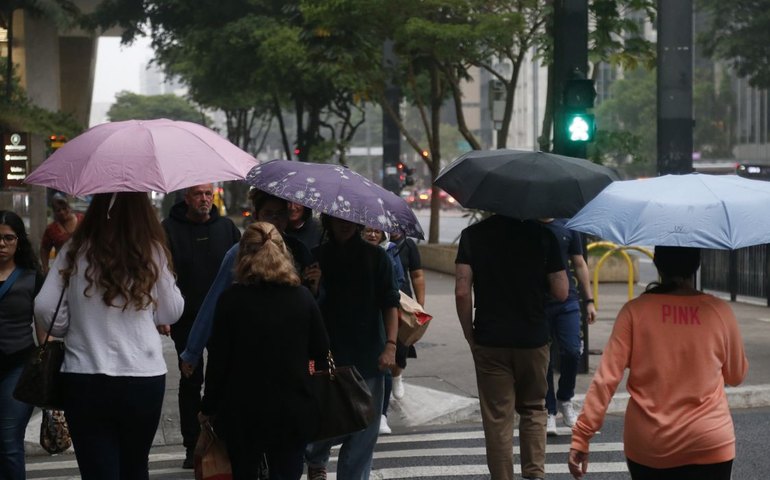 Inmet emite alerta de tempestade para sete estados hoje e amanhã