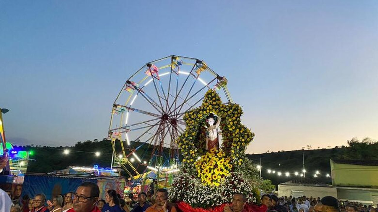 Procissão e shows artísticos encerram festejos de São Sebastião em Branquinha