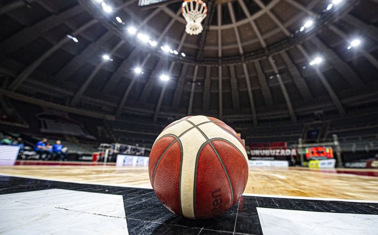 Canadá arrasa com a França na largada da Copa do Mundo de Basquete e deixa Brasil em alerta