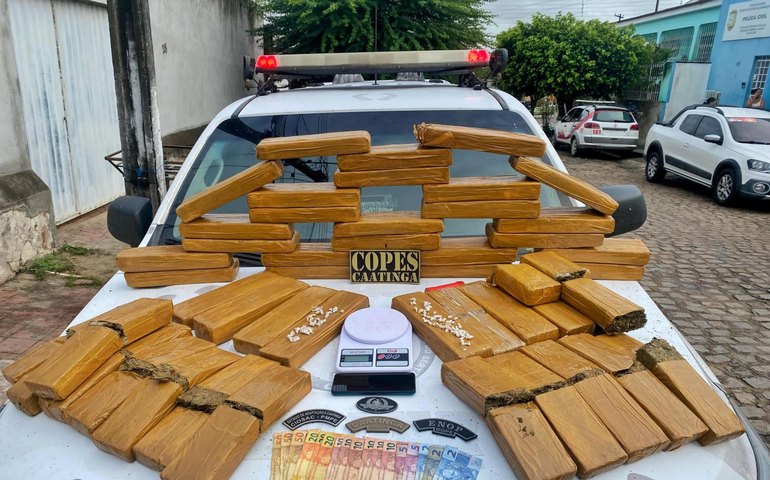  Após denúncia anônima, Polícia Militar apreende mais de 41 quilos de drogas em Santana do Ipanema 