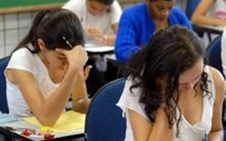 Quase 5 mil escolas tiveram média inferior a 500 na redação do Enem de 2013