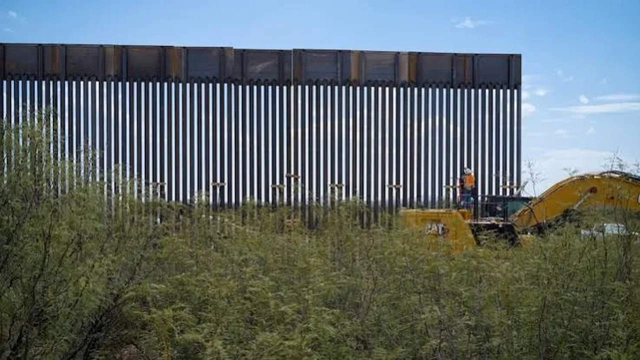 Chefe de fronteiras de Trump defende muro no Texas apesar de suspensão judicial