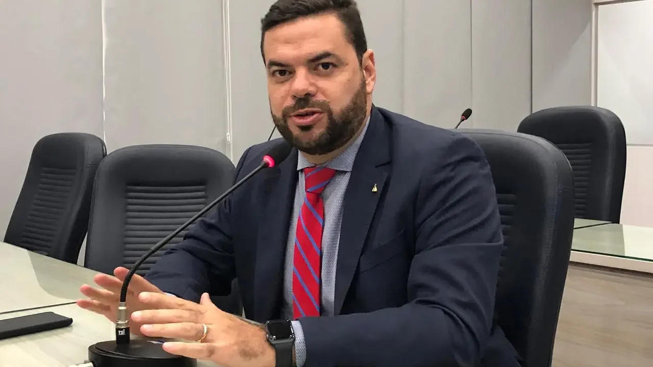 “Tenta nos expor para conseguir likes”, rebate Chico Filho contra Teca Nelma