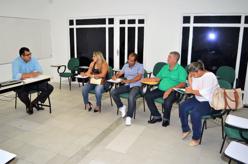 Donos de veículos de transporte coletivo visitam a Casa do Cooperativismo
