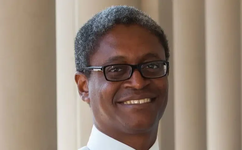 Investigação conclui que dirigente do Fed desrespeitou regras de investimento