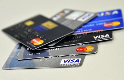 Juros do cheque especial e do cartão de crédito sobem em fevereiro