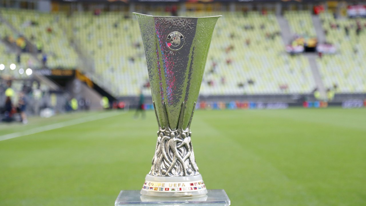 Jogador deixa partida da Liga Europa para ir ao banheiro e brinca: ‘mapa de calor’