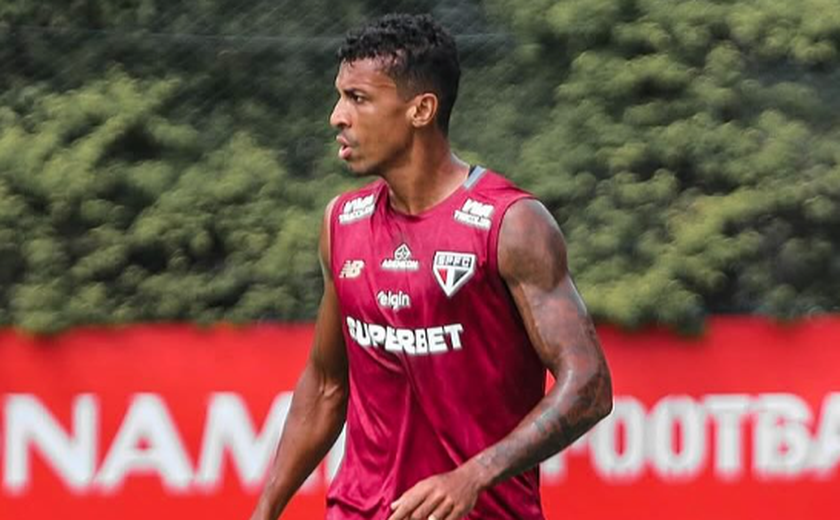 Luiz Gustavo faz primeiro treino técnico com o grupo do São Paulo após o tromboembolismo