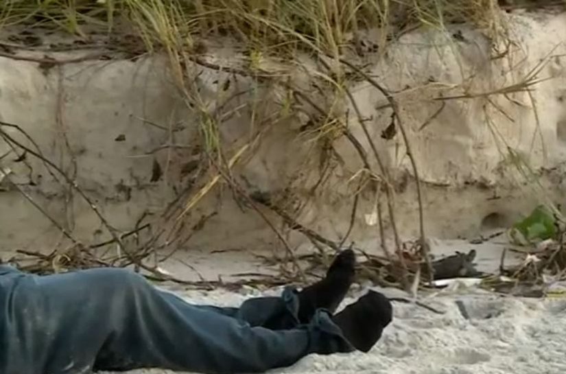 Corpo de homem é encontrado na areia, na Praia do Sobral