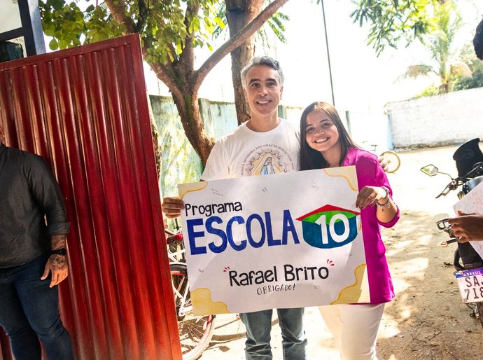 Mãe agradece a Rafael Brito após filha ingressar na faculdade com apoio de programas educacionais