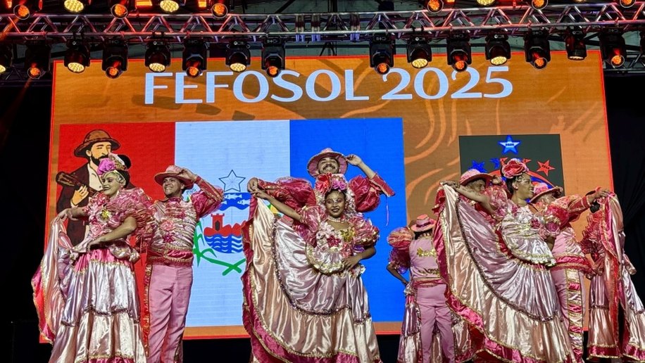 Com apoio da Prefeitura, grupo Reviver leva o coco de roda de Maceió a festival de folclore no Paraná