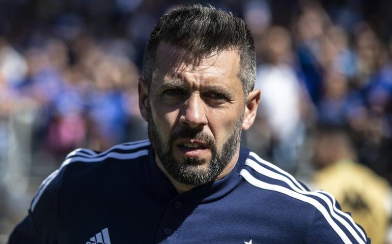 Pezzolano é suspenso pelo STJD por expulsões e desfalca Cruzeiro em três jogos