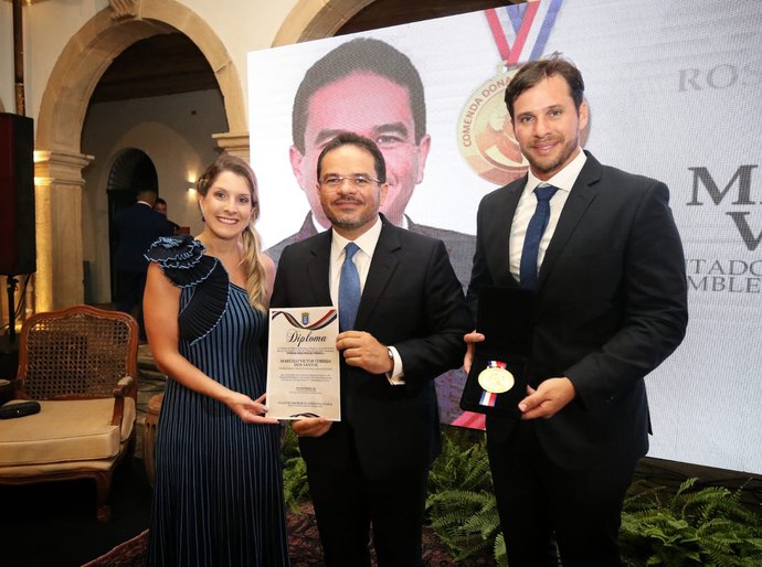Presidente Marcelo Victor é condecorado com a Comenda Dona Rosa da Fonseca
