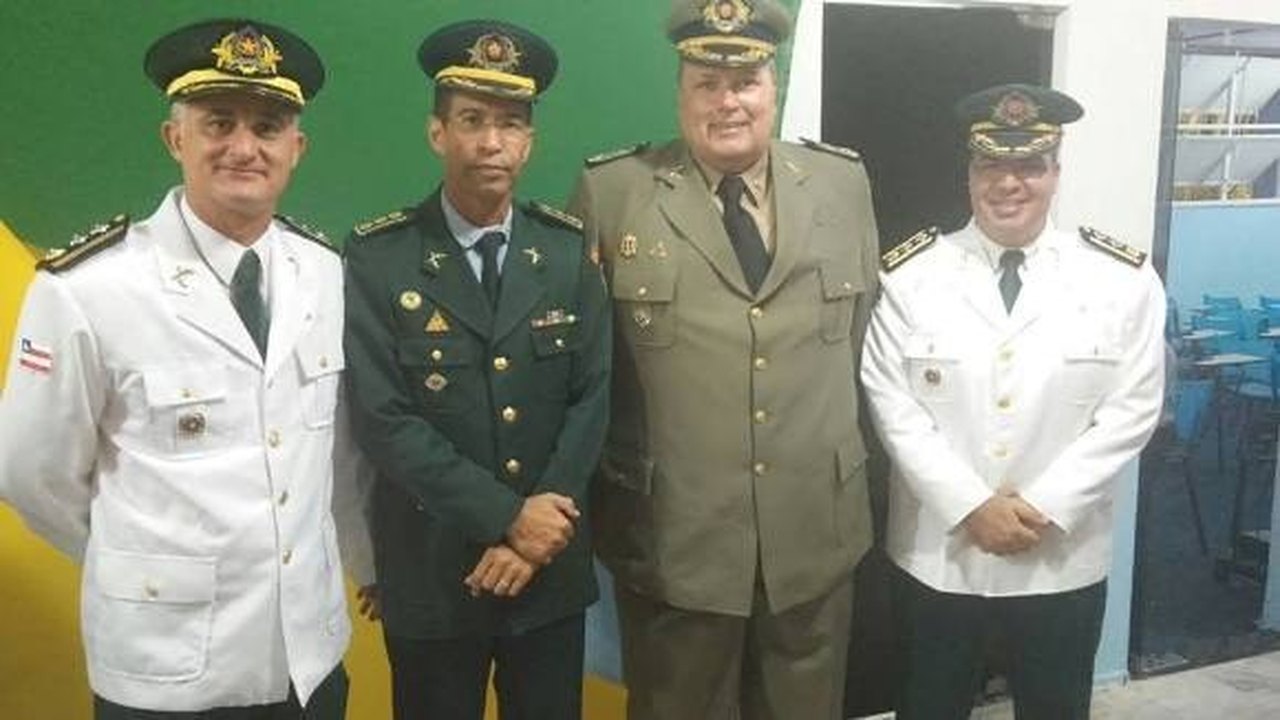 Comandante da PM é agraciado com a medalha pela Polícia de Sergipe