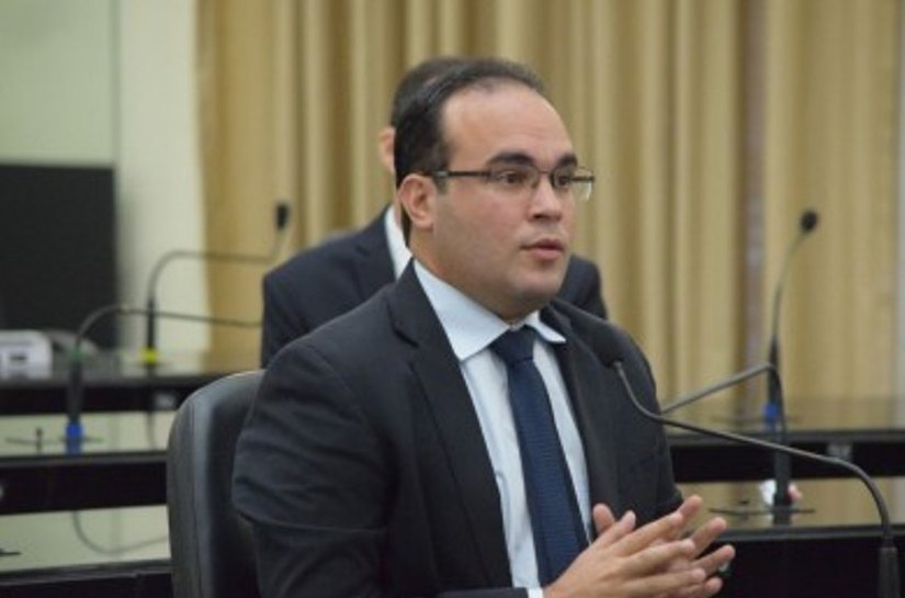 Deputado fiscaliza distribuição de cestas básicas durante a pandemia