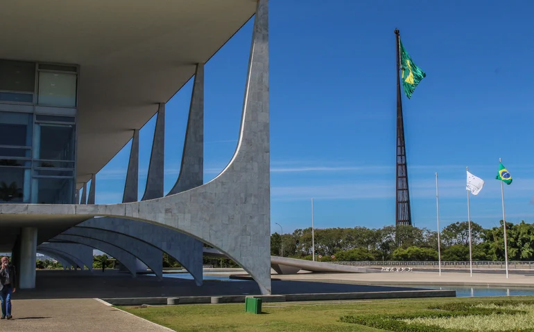 Lula conversa com Putin sobre conflitos no Oriente Médio e na Ucrânia