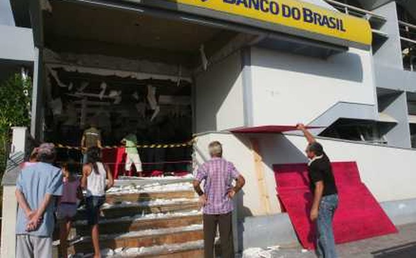 Bandidos explodem cofre do Banco do Brasil em Coruripe