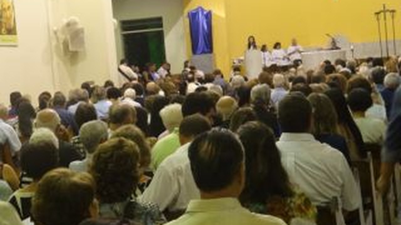 Centenas de pessoas vão à missa de 7º dia do ex-governador Suruagy