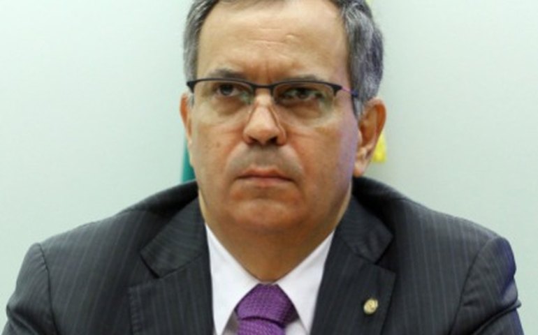 Apartamento de deputado investigado pela PF fica em prédio de luxo com celebridades em Salvador