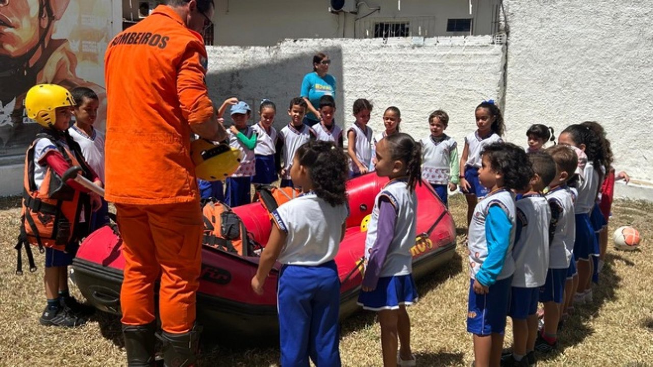 Corpo de Bombeiros inicia programação da Semana da Criança 2026