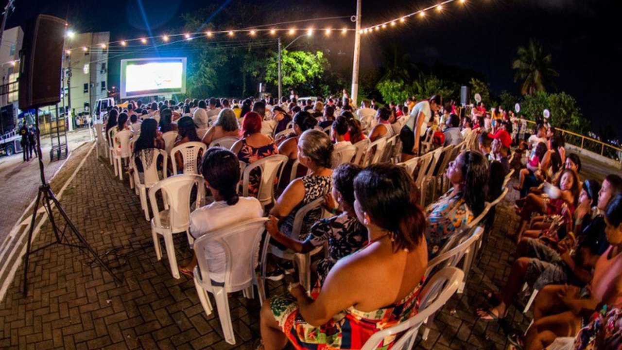 Prefeitura de Maceió levou cinema itinerante para mais quatro bairros da capital