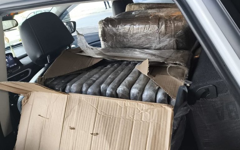 PF prende taxista em flagrante com 640 quilos de cocaína na marginal Tietê