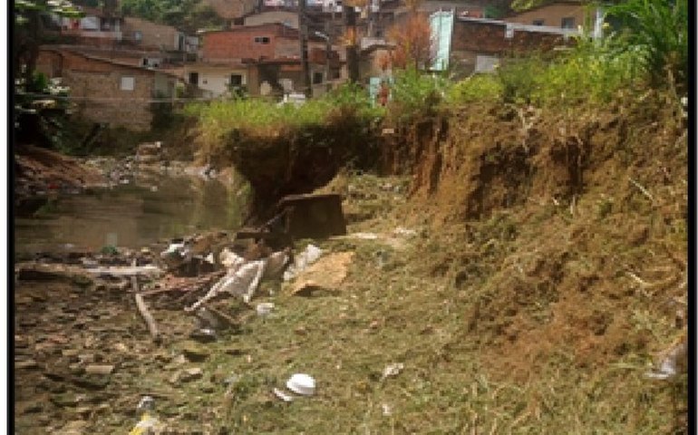 Aldo Loureiro solicita ao prefeito JHC construção de muro de contenção em córrego no Feitosa