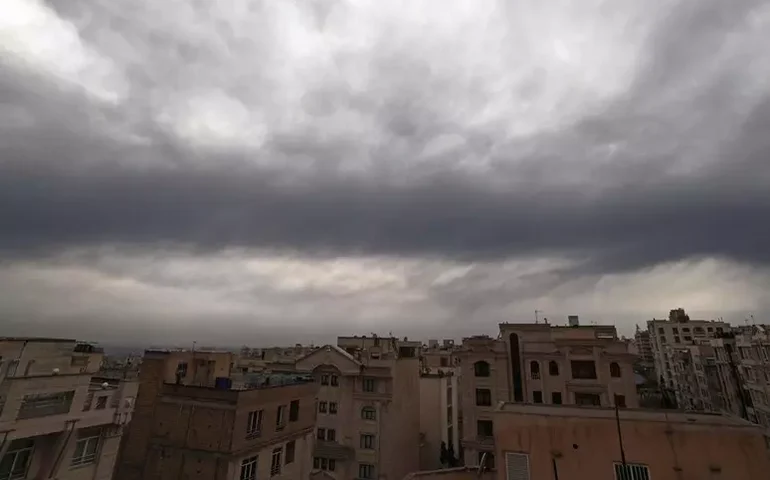 Irã alerta população para risco de chuva ácida após ataques de Israel