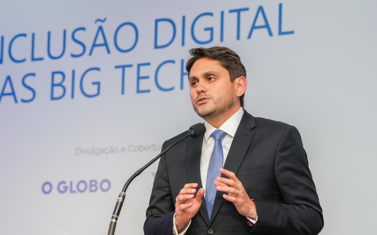 Juscelino Filho defende que big techs contribuam com inclusão digital caso taxação avance