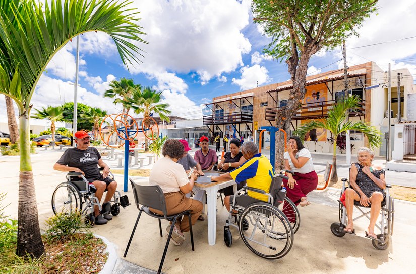 JHC entrega Cidade do Idoso e garante gratuidade nos ônibus para pessoas a partir de 65 anos