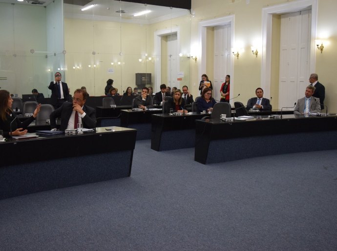 Deputados discutem projeto de lei que altera Estatuto dos Policiais Militares