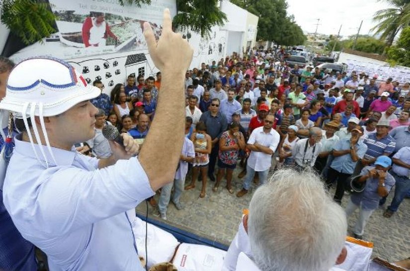 Renan Filho anuncia concurso para professor em escolas de tempo integral