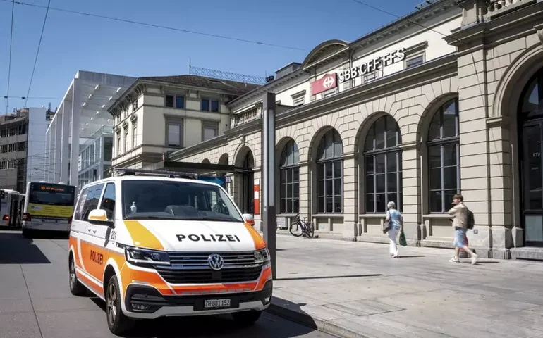 Ataque com faca deixa feridos em estação ferroviária suíça