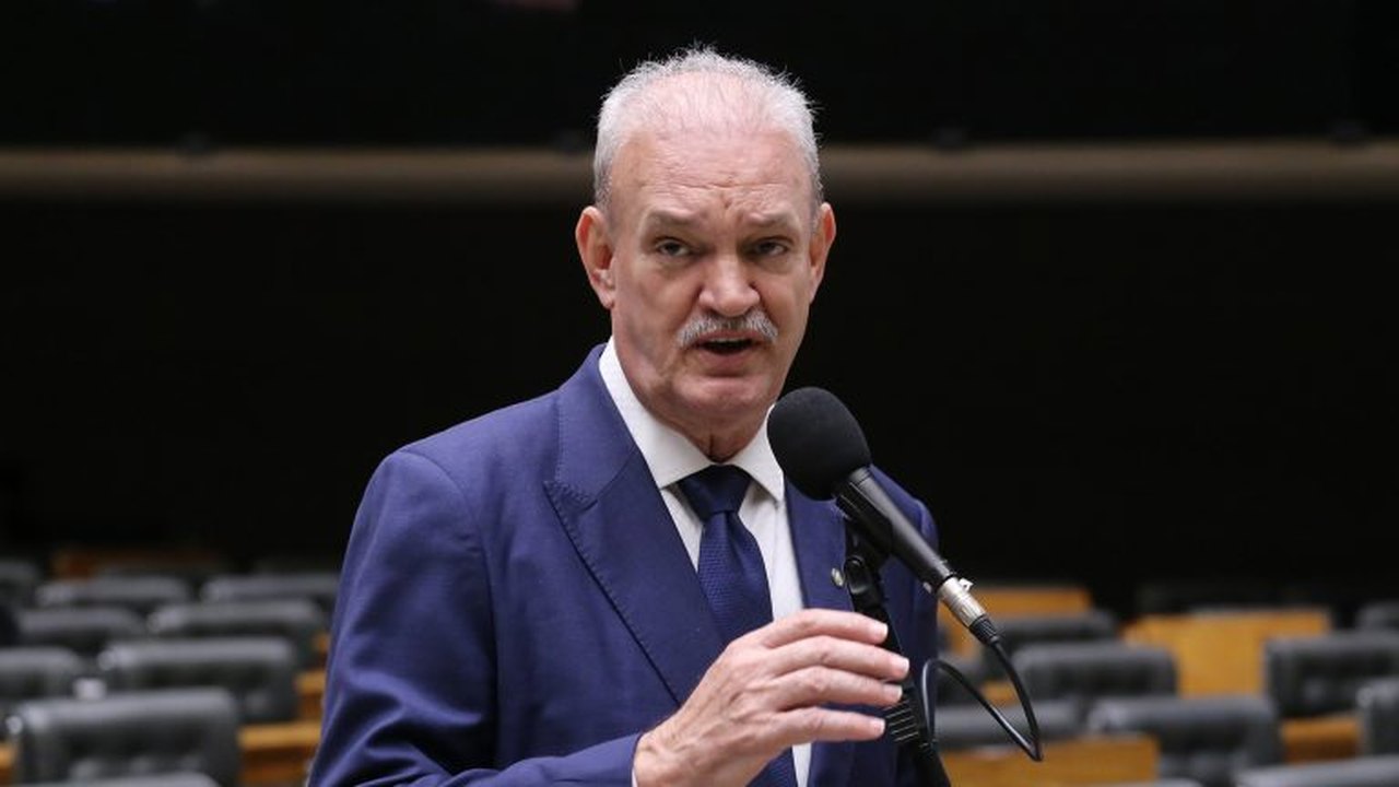 Comissão aprova proposta com novas regras para placas de atendimento prioritário