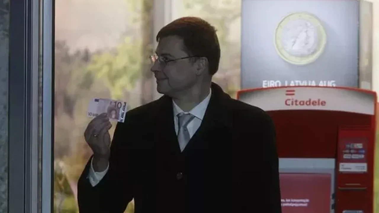 Negociações da UE com os EUA continuam para pressionar por acordo antes de 1/8, diz Dombrovskis