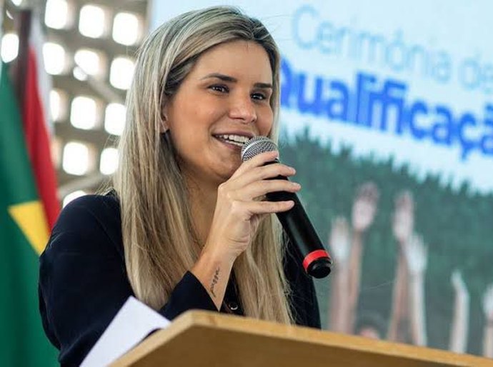 Prefeita Ceci anuncia reajuste de 8% para os servidores efetivos e contratados da educação