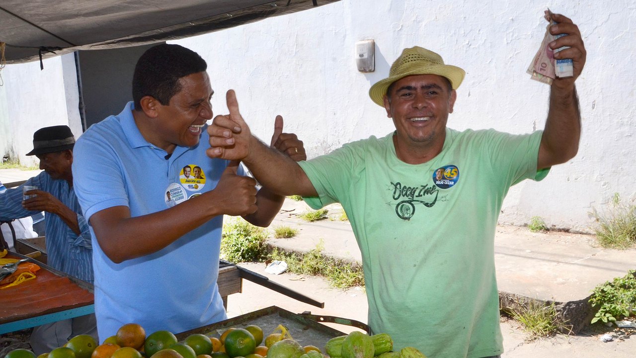 Júlio Cezar se compromete a levar centro de capacitação para o interior